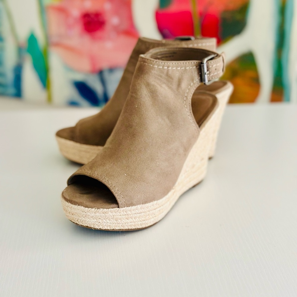 ❇️ SALE ❇️ Universal Thread Espadrille Wedges